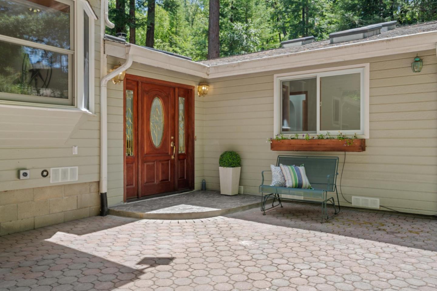 Detail Gallery Image 4 of 68 For 24751 Hutchinson Rd, Los Gatos,  CA 95033 - 6 Beds | 3/1 Baths