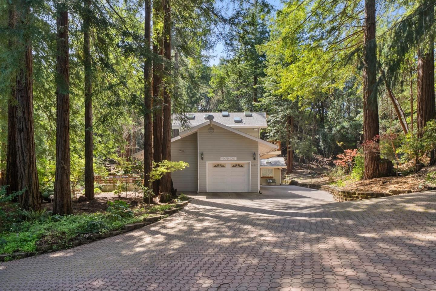 Detail Gallery Image 4 of 58 For 24751 Hutchinson Rd, Los Gatos,  CA 95033 - 6 Beds | 3/1 Baths