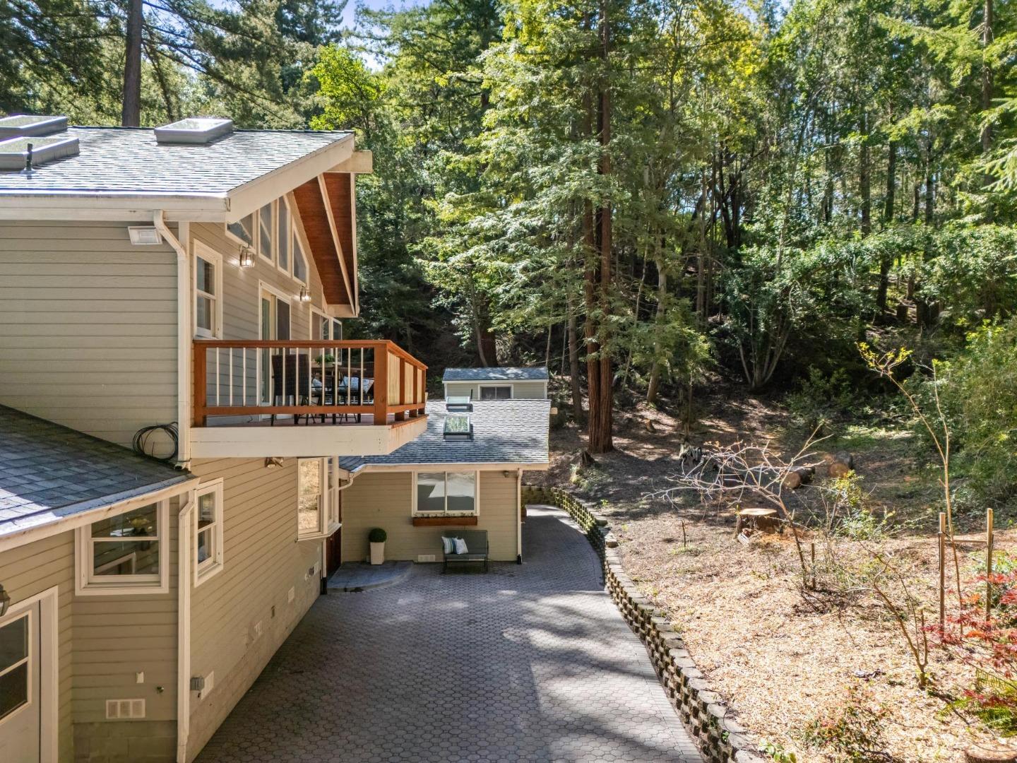 Detail Gallery Image 6 of 58 For 24751 Hutchinson Rd, Los Gatos,  CA 95033 - 6 Beds | 3/1 Baths