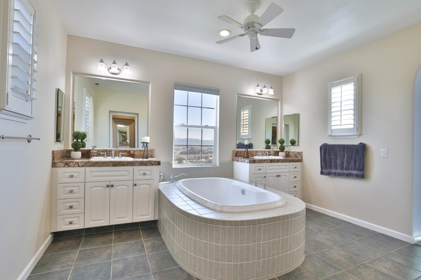 Detail Gallery Image 17 of 45 For 5820 Winged Foot Dr, Gilroy,  CA 95020 - 4 Beds | 3 Baths