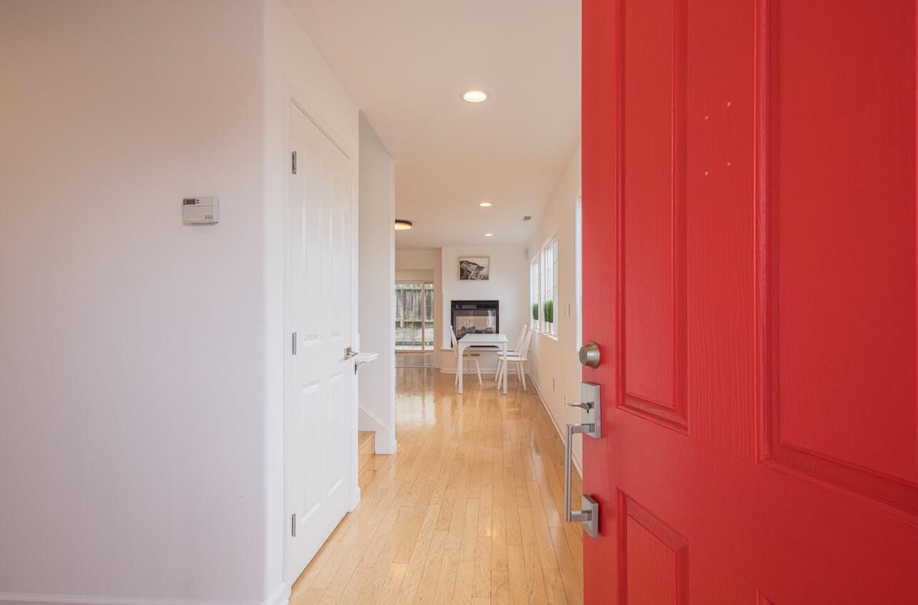 Detail Gallery Image 3 of 32 For 1316 Wanda Ave, Seaside,  CA 93955 - 3 Beds | 3/1 Baths