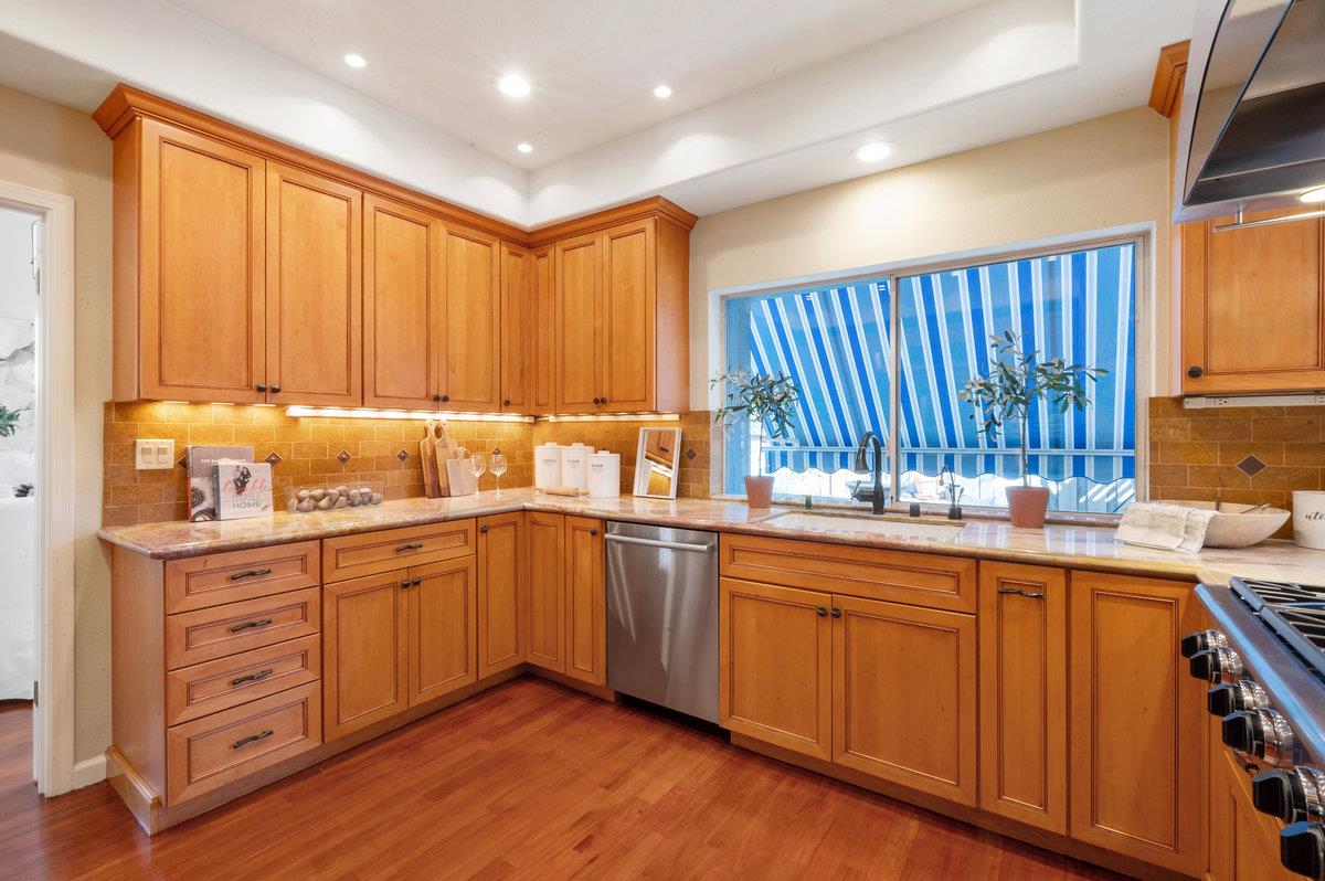 Detail Gallery Image 14 of 89 For 11842 Placer Spring Ct, Cupertino,  CA 95014 - 3 Beds | 2/1 Baths