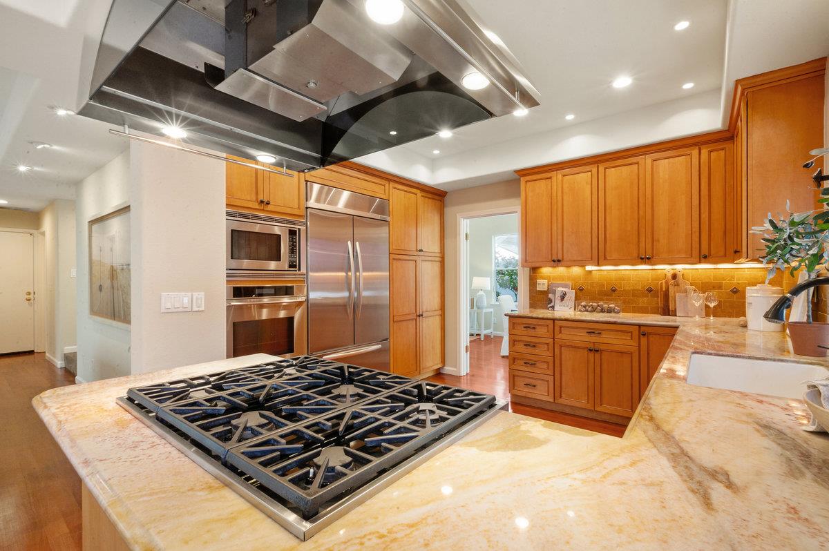 Detail Gallery Image 16 of 89 For 11842 Placer Spring Ct, Cupertino,  CA 95014 - 3 Beds | 2/1 Baths