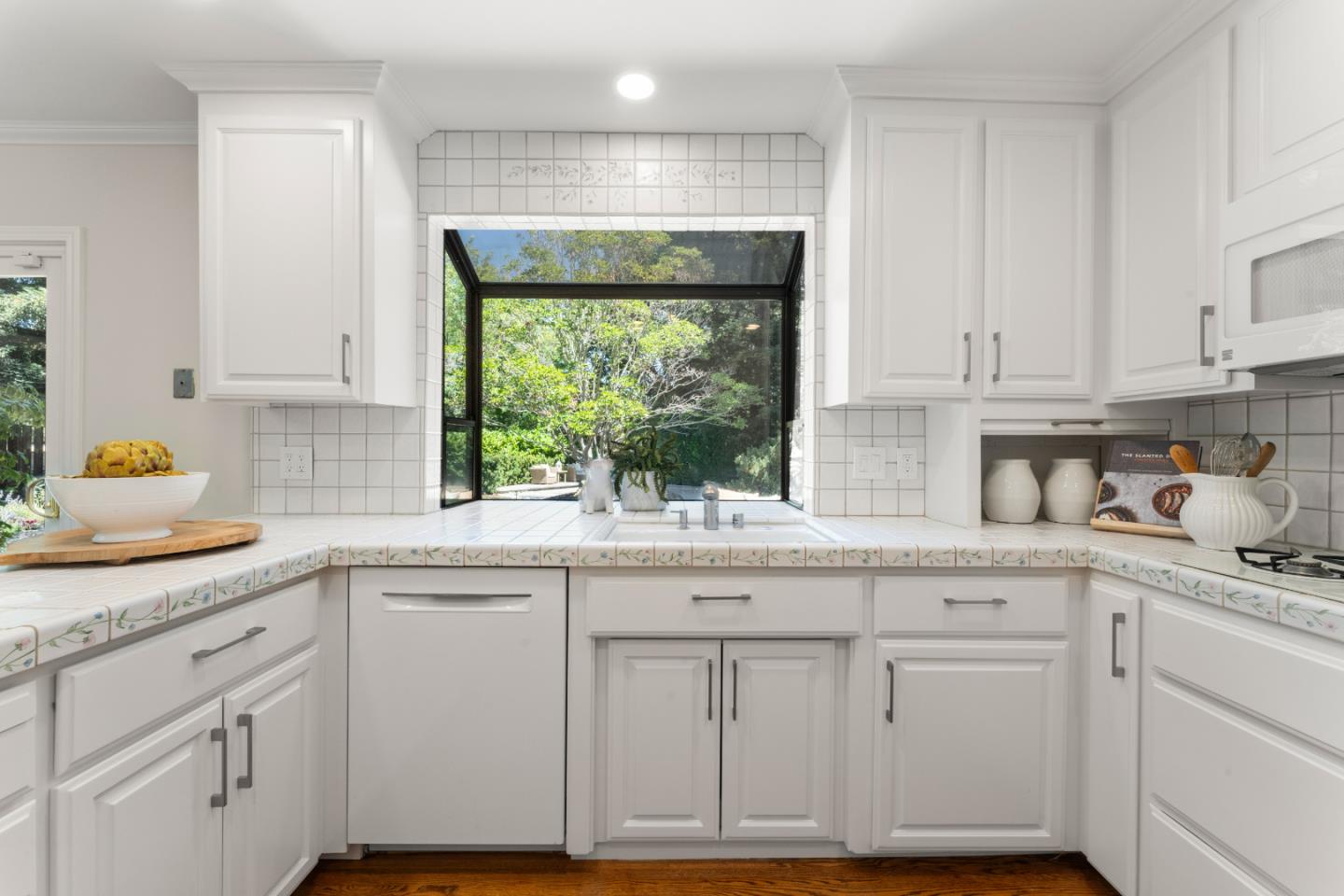 Detail Gallery Image 15 of 65 For 801 Allardice Way, Stanford,  CA 94305 - 4 Beds | 2/1 Baths