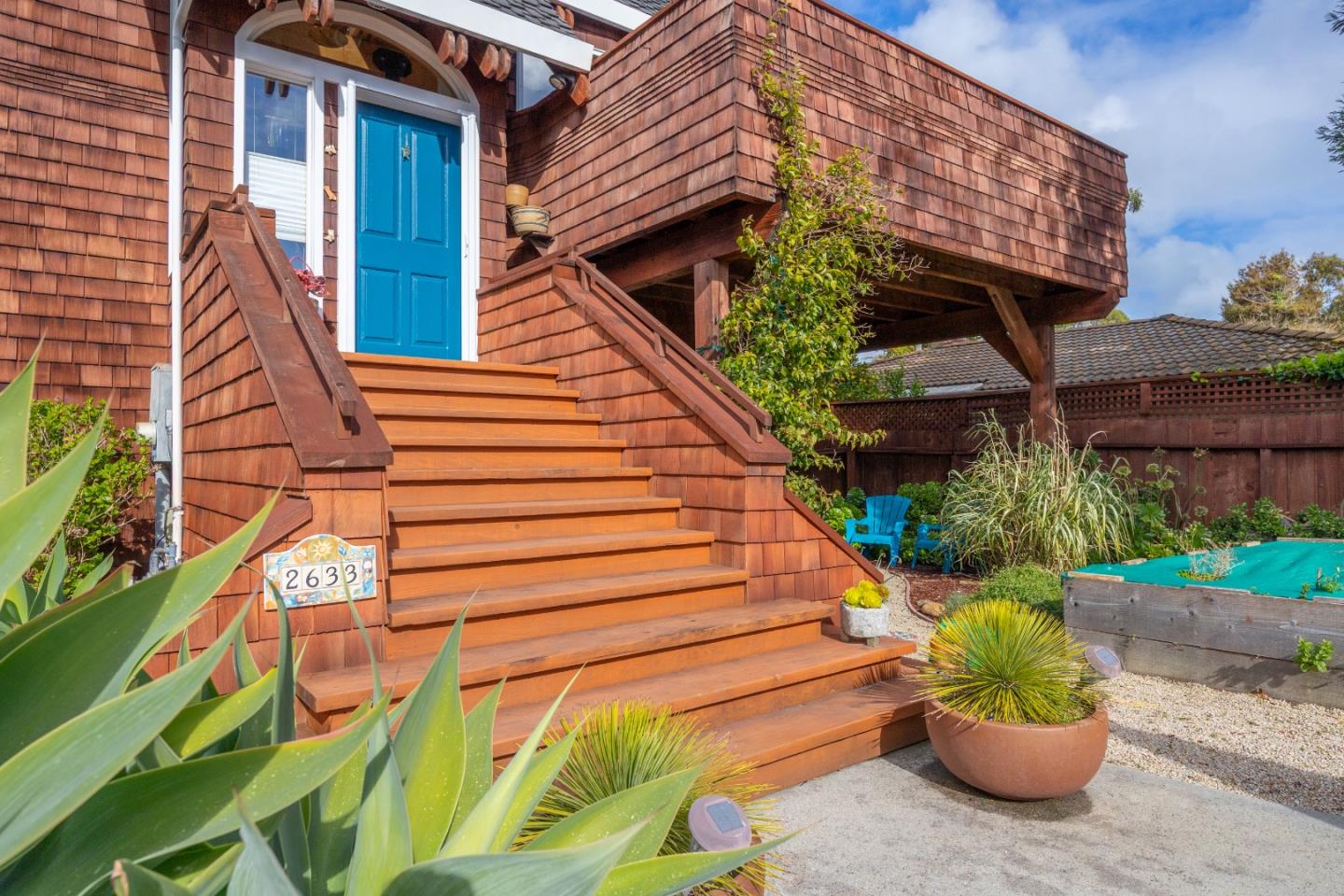 Detail Gallery Image 2 of 34 For 2633 Warren St, Santa Cruz,  CA 95062 - 2 Beds | 2 Baths