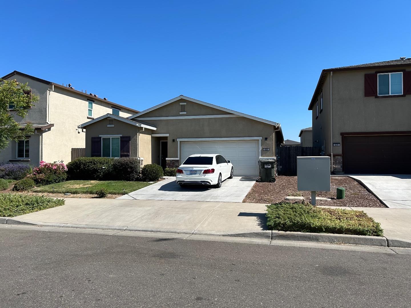 Detail Gallery Image 2 of 15 For 635 Pegasus Dr, Merced,  CA 95348 - 4 Beds | 2 Baths
