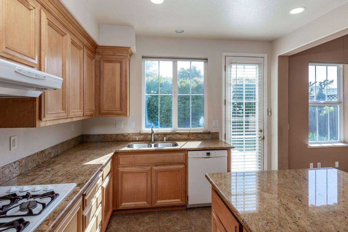 Detail Gallery Image 6 of 24 For 8810 Zinnia St, Gilroy,  CA 95020 - 4 Beds | 3 Baths