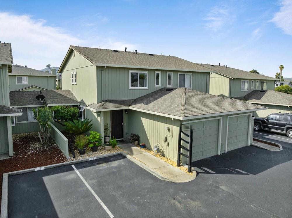 Detail Gallery Image 2 of 27 For 79 Knight Ln, Hollister,  CA 95023 - 2 Beds | 2/1 Baths