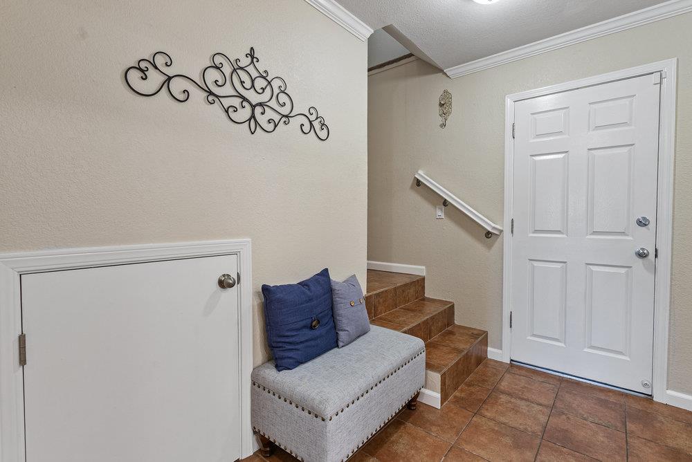 Detail Gallery Image 4 of 27 For 79 Knight Ln, Hollister,  CA 95023 - 2 Beds | 2/1 Baths