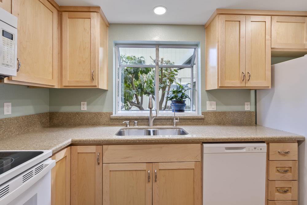 Detail Gallery Image 5 of 27 For 79 Knight Ln, Hollister,  CA 95023 - 2 Beds | 2/1 Baths