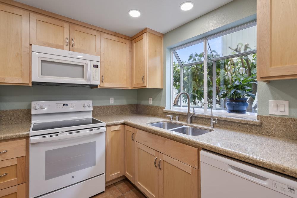 Detail Gallery Image 6 of 27 For 79 Knight Ln, Hollister,  CA 95023 - 2 Beds | 2/1 Baths