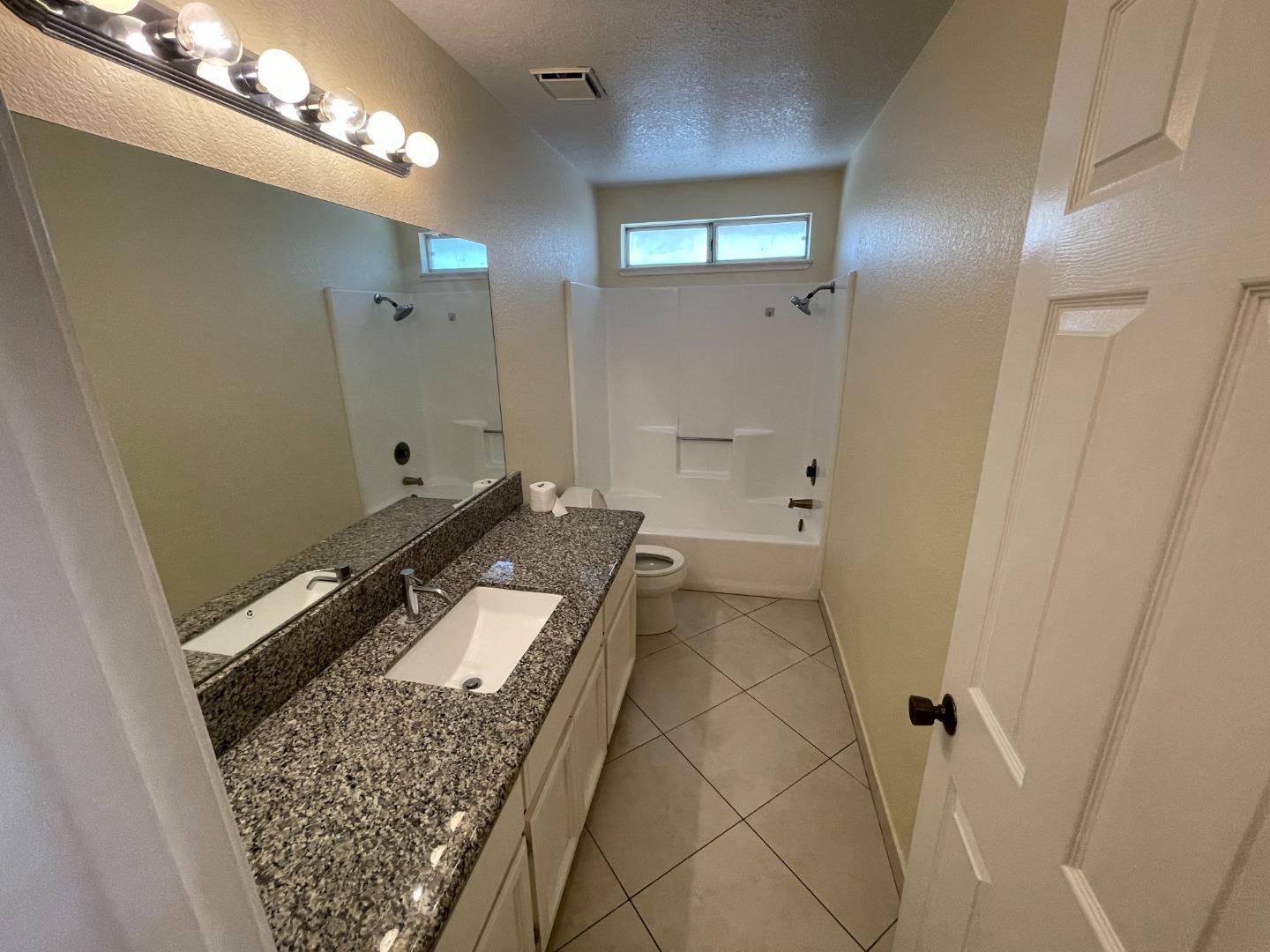 Detail Gallery Image 15 of 22 For 3305 Brooktree Ln, Modesto,  CA 95350 - 3 Beds | 2 Baths