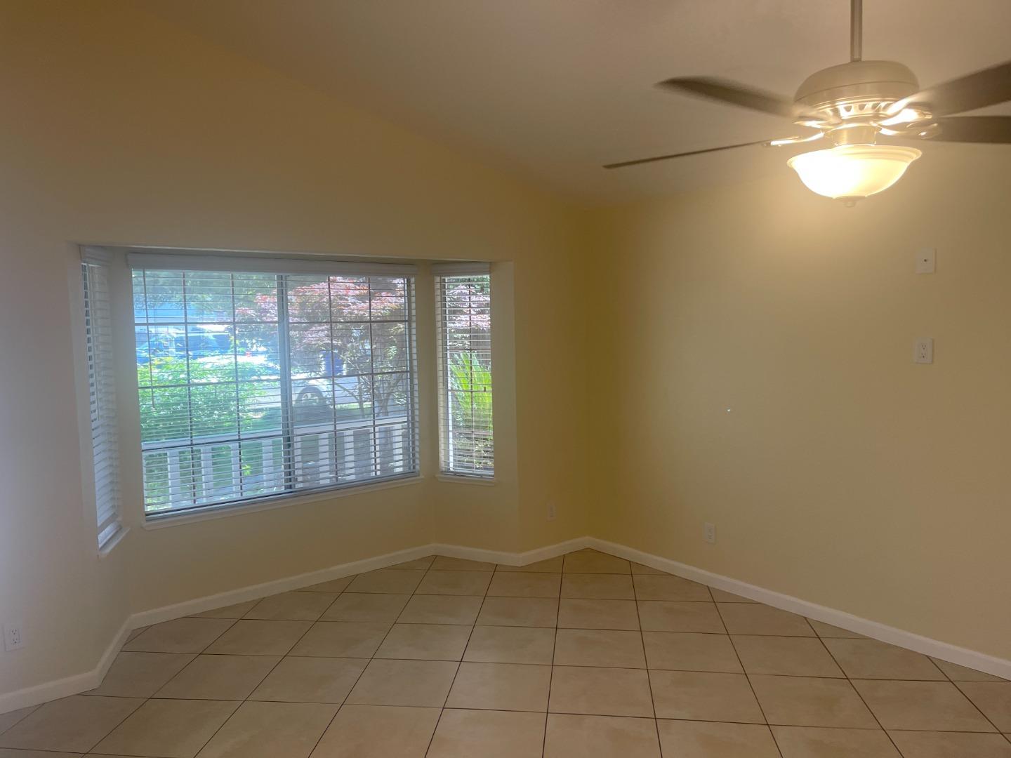 Detail Gallery Image 3 of 22 For 3305 Brooktree Ln, Modesto,  CA 95350 - 3 Beds | 2 Baths