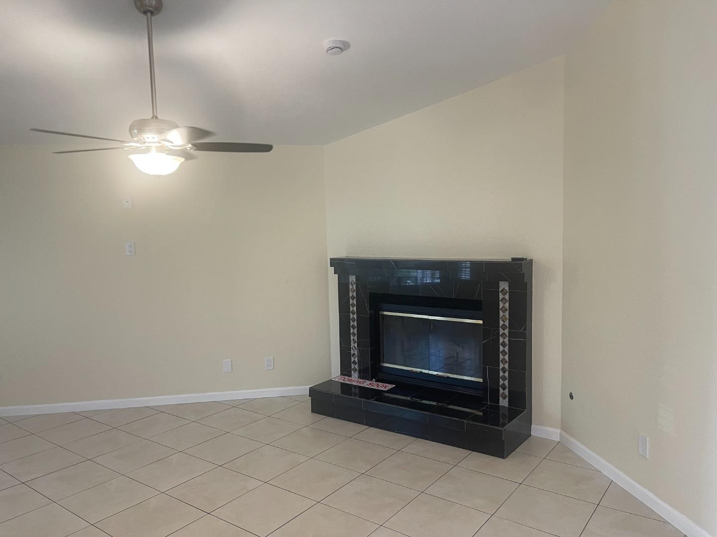 Detail Gallery Image 4 of 22 For 3305 Brooktree Ln, Modesto,  CA 95350 - 3 Beds | 2 Baths