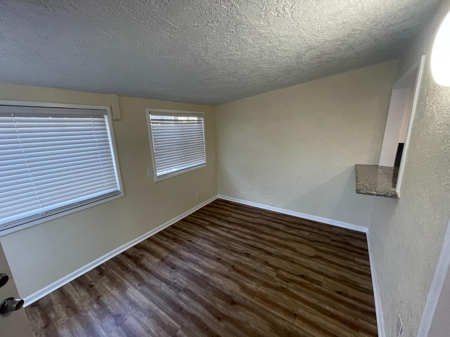 Detail Gallery Image 6 of 22 For 3305 Brooktree Ln, Modesto,  CA 95350 - 3 Beds | 2 Baths