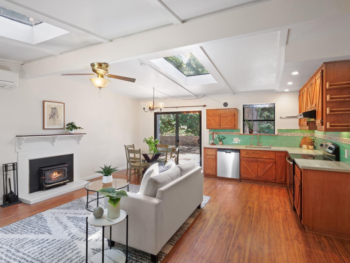 Detail Gallery Image 3 of 13 For 11660 Edgewood Dr, Felton,  CA 95018 - 2 Beds | 1 Baths