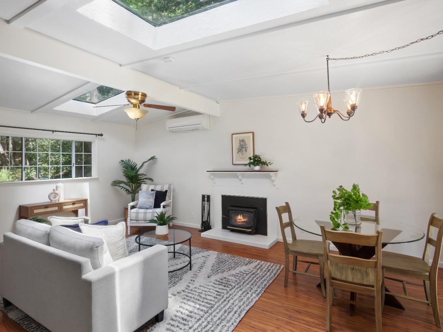 Detail Gallery Image 4 of 13 For 11660 Edgewood Dr, Felton,  CA 95018 - 2 Beds | 1 Baths
