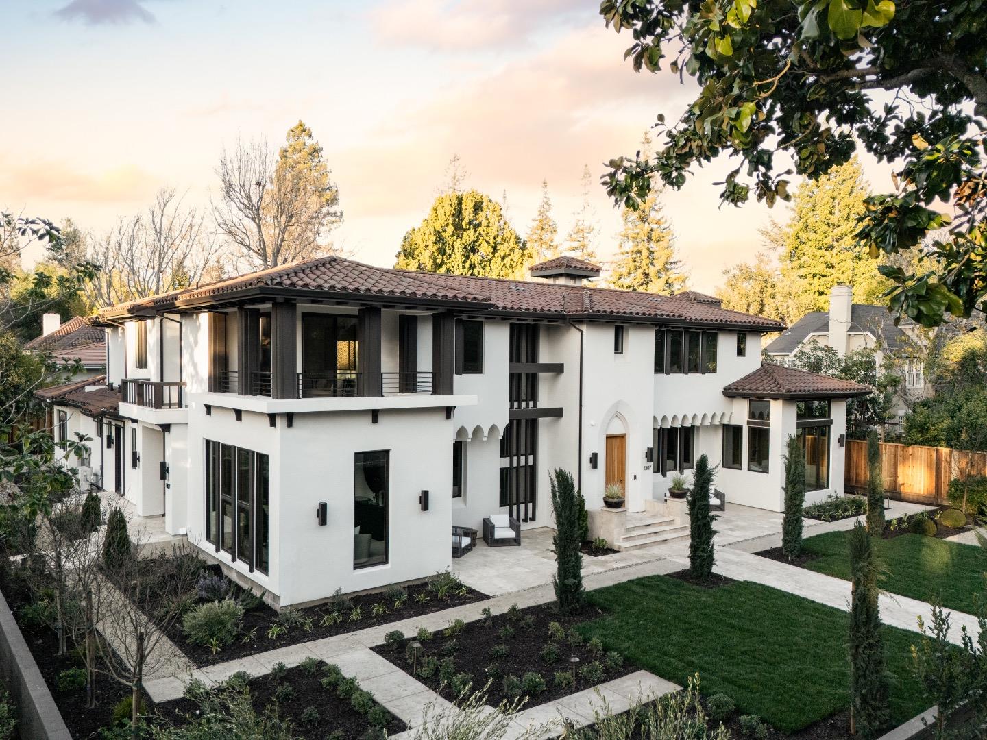 Detail Gallery Image 2 of 49 For 1307 University Ave, Palo Alto,  CA 94301 - 7 Beds | 8/1 Baths