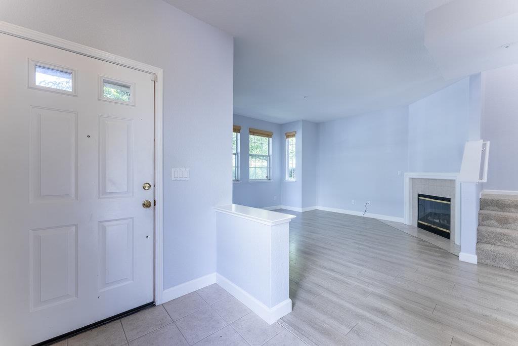 Detail Gallery Image 2 of 26 For 309 Village Cir, Santa Cruz,  CA 95060 - 3 Beds | 2/1 Baths