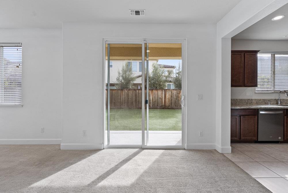 Detail Gallery Image 18 of 68 For 521 Seville Dr, Hollister,  CA 95023 - 4 Beds | 3/1 Baths