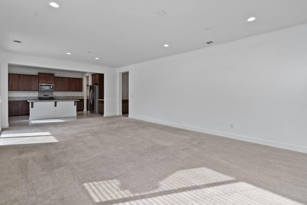 Detail Gallery Image 19 of 68 For 521 Seville Dr, Hollister,  CA 95023 - 4 Beds | 3/1 Baths