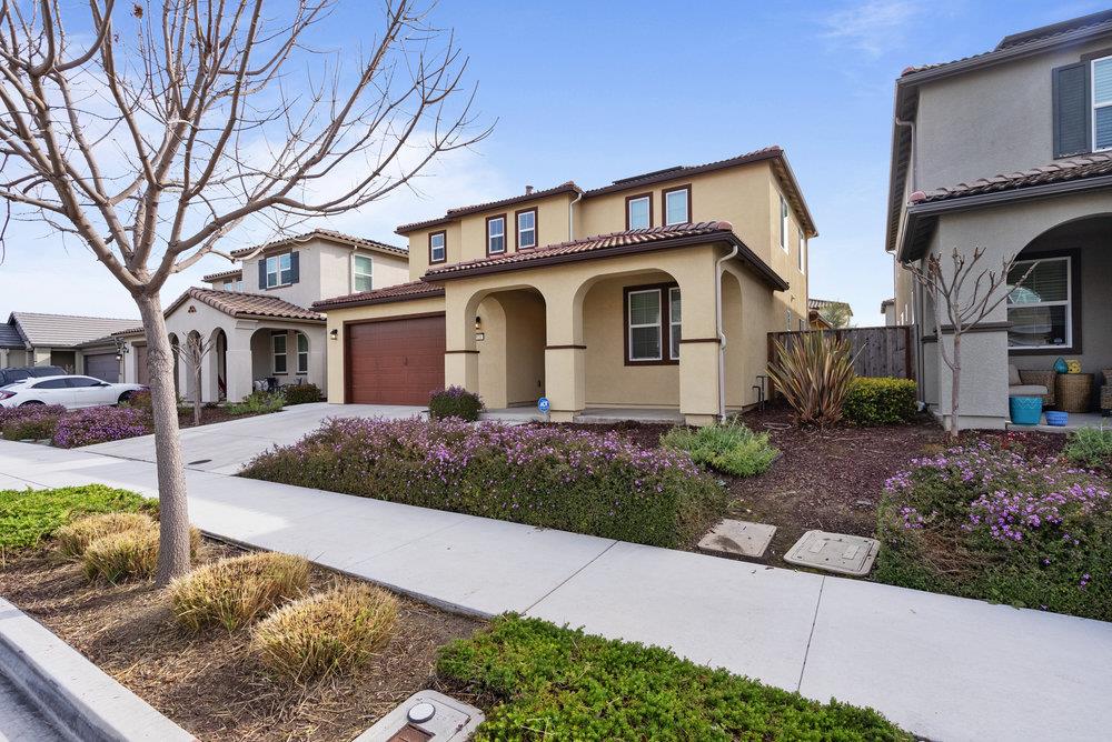 Detail Gallery Image 2 of 68 For 521 Seville Dr, Hollister,  CA 95023 - 4 Beds | 3/1 Baths