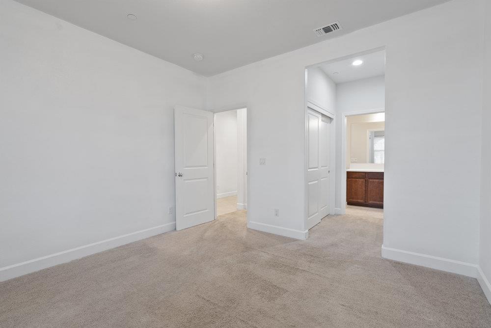 Detail Gallery Image 26 of 68 For 521 Seville Dr, Hollister,  CA 95023 - 4 Beds | 3/1 Baths