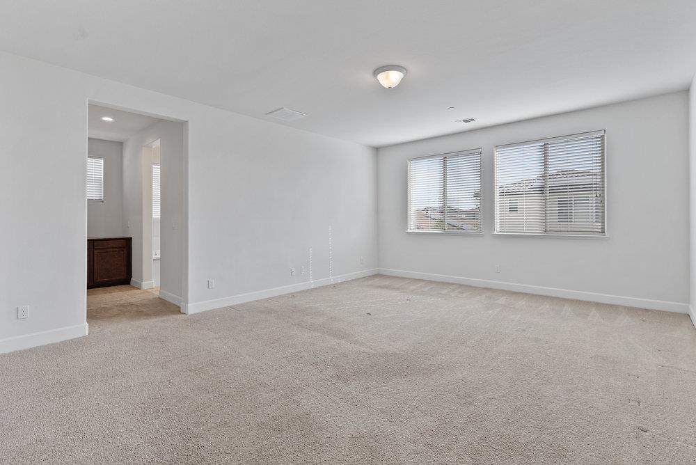 Detail Gallery Image 32 of 68 For 521 Seville Dr, Hollister,  CA 95023 - 4 Beds | 3/1 Baths