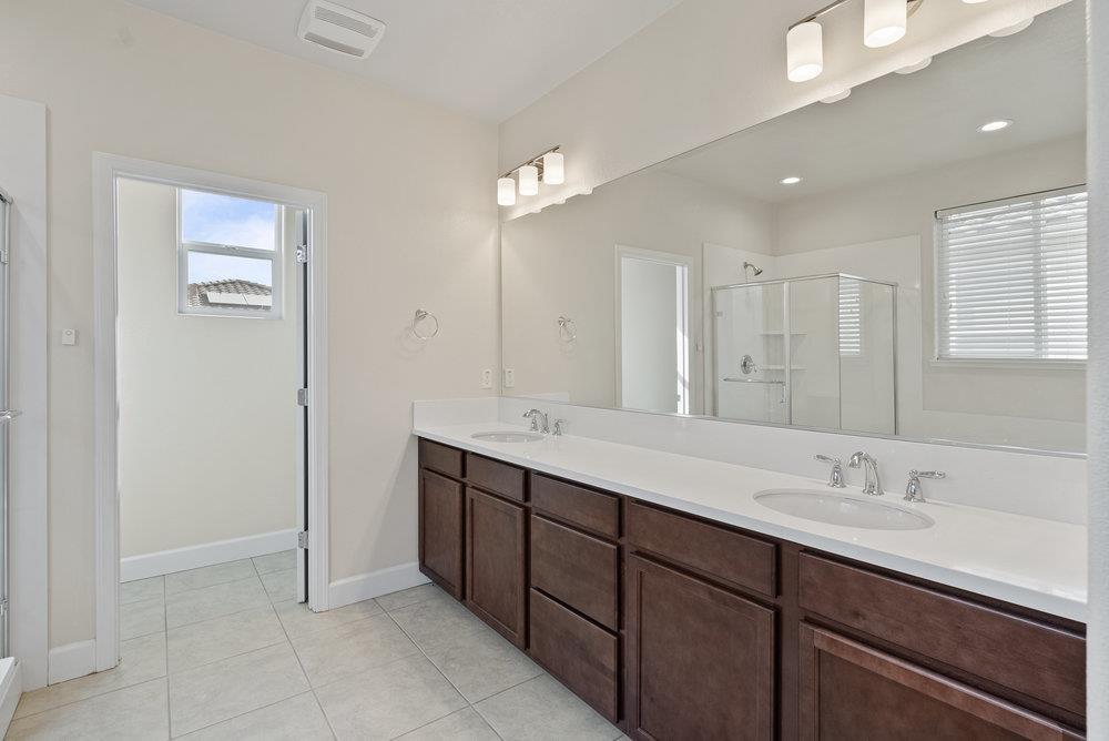 Detail Gallery Image 37 of 68 For 521 Seville Dr, Hollister,  CA 95023 - 4 Beds | 3/1 Baths