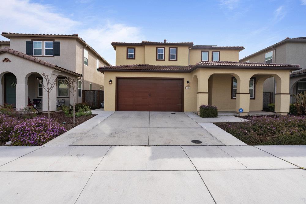 Detail Gallery Image 4 of 68 For 521 Seville Dr, Hollister,  CA 95023 - 4 Beds | 3/1 Baths