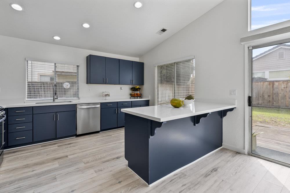 Detail Gallery Image 13 of 14 For 940 Joe Borovich Dr, Hollister,  CA 95023 - 3 Beds | 2 Baths
