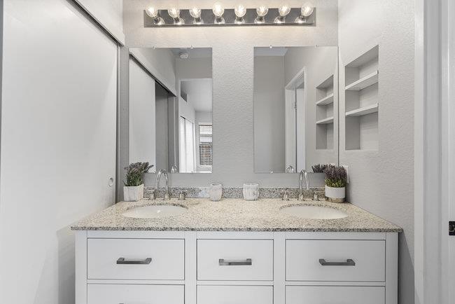 Detail Gallery Image 3 of 14 For 940 Joe Borovich Dr, Hollister,  CA 95023 - 3 Beds | 2 Baths
