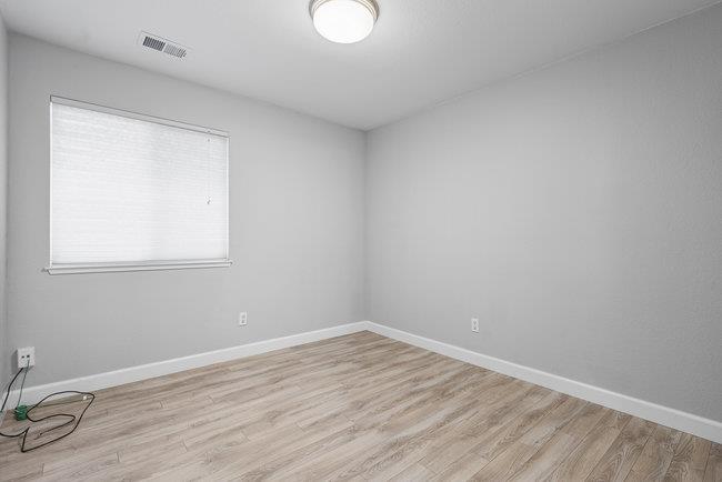Detail Gallery Image 4 of 14 For 940 Joe Borovich Dr, Hollister,  CA 95023 - 3 Beds | 2 Baths
