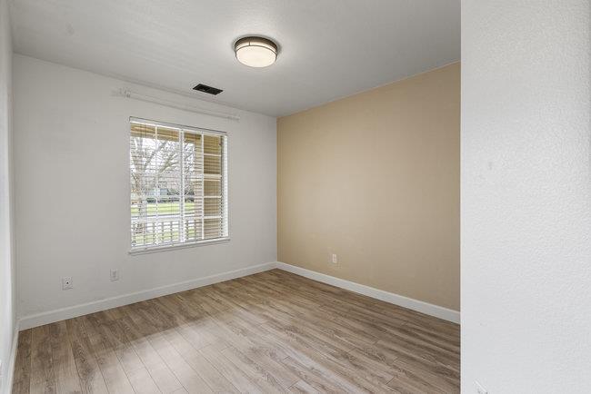 Detail Gallery Image 5 of 14 For 940 Joe Borovich Dr, Hollister,  CA 95023 - 3 Beds | 2 Baths