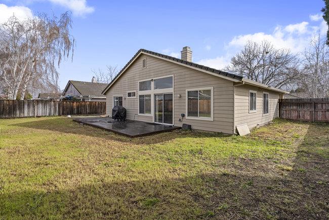 Detail Gallery Image 8 of 14 For 940 Joe Borovich Dr, Hollister,  CA 95023 - 3 Beds | 2 Baths