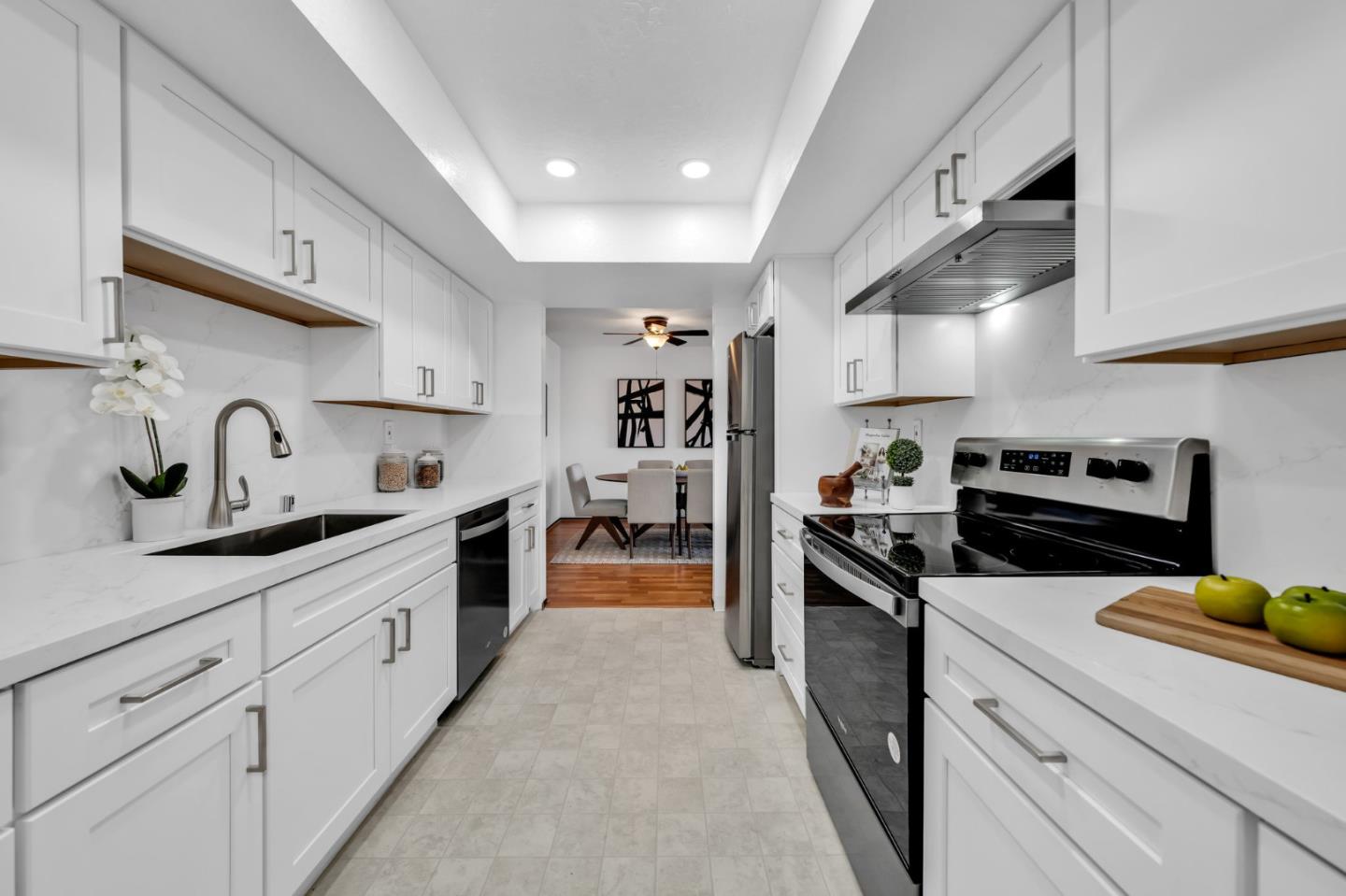 Detail Gallery Image 2 of 28 For 1500 Howard Ave #308,  Burlingame,  CA 94010 - 2 Beds | 2 Baths