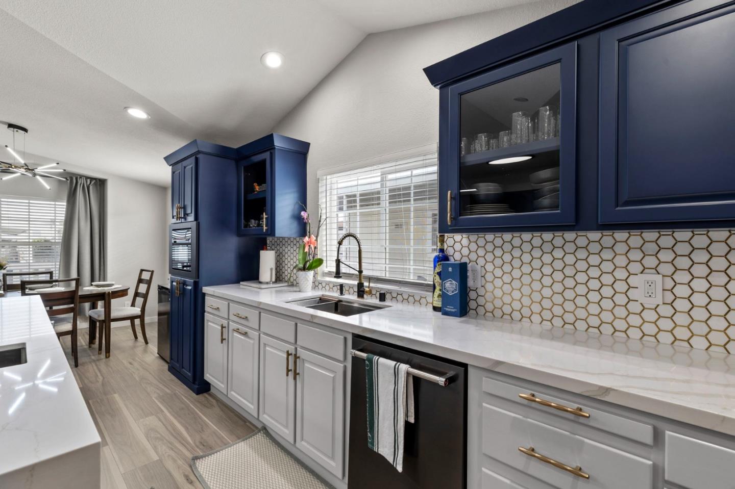 Detail Gallery Image 12 of 25 For 1085 Tasman Dr #485,  Sunnyvale,  CA 94089 - 3 Beds | 2 Baths