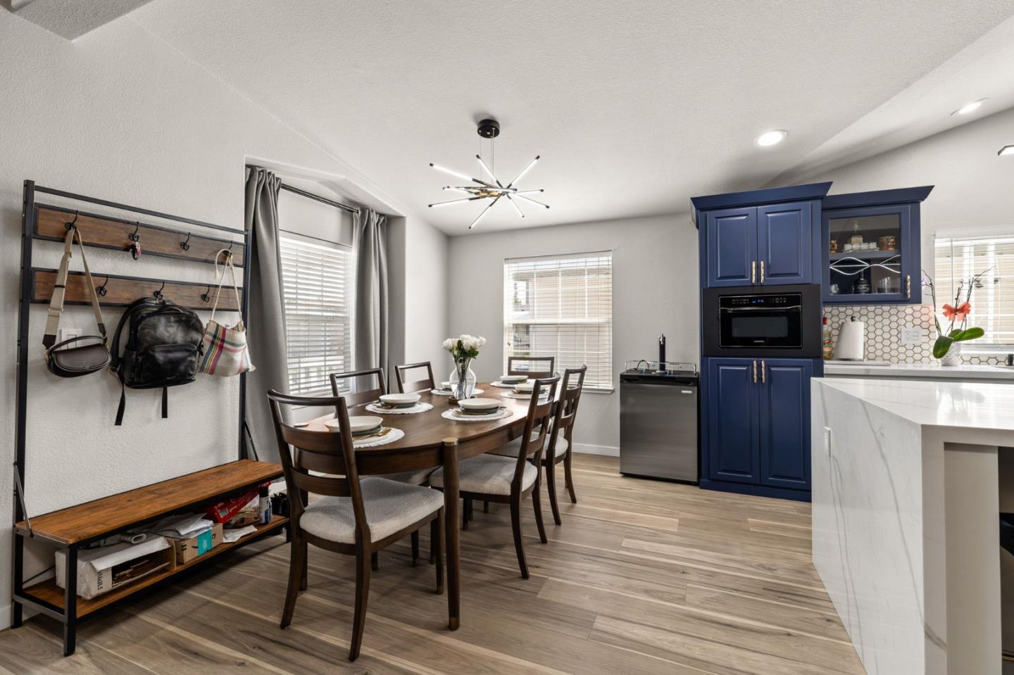 Detail Gallery Image 8 of 25 For 1085 Tasman Dr #485,  Sunnyvale,  CA 94089 - 3 Beds | 2 Baths