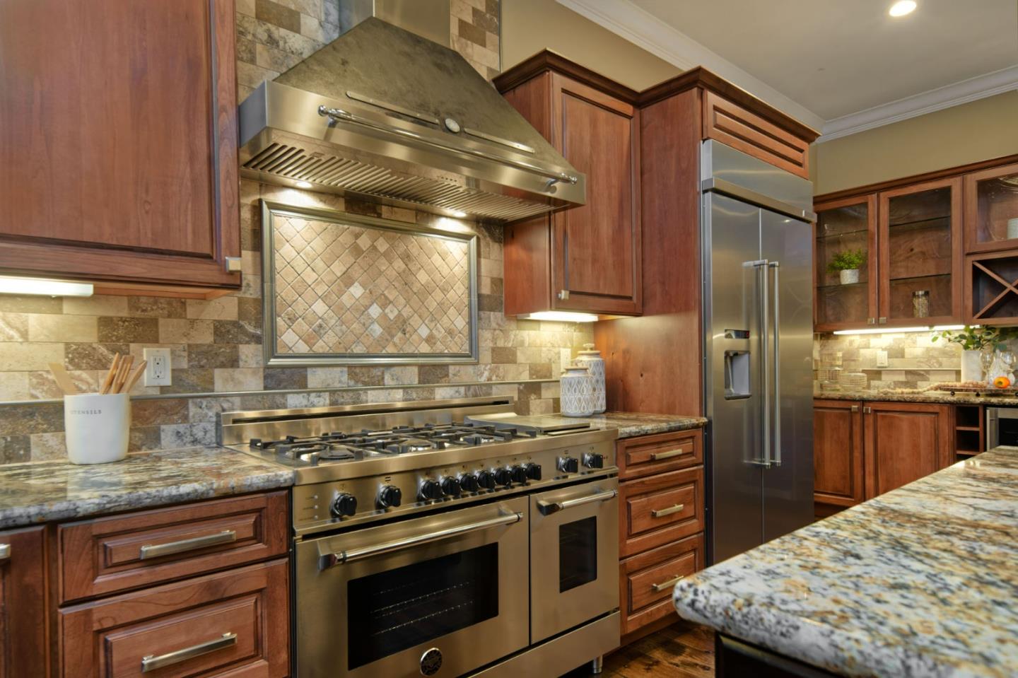 Detail Gallery Image 12 of 54 For 1570 Keesling Ave, San Jose,  CA 95125 - 4 Beds | 4/1 Baths