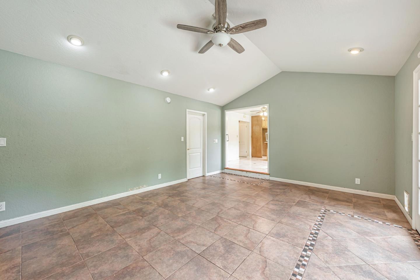 Detail Gallery Image 10 of 36 For 21719 Beaven Dr, Cupertino,  CA 95014 - 5 Beds | 2/1 Baths