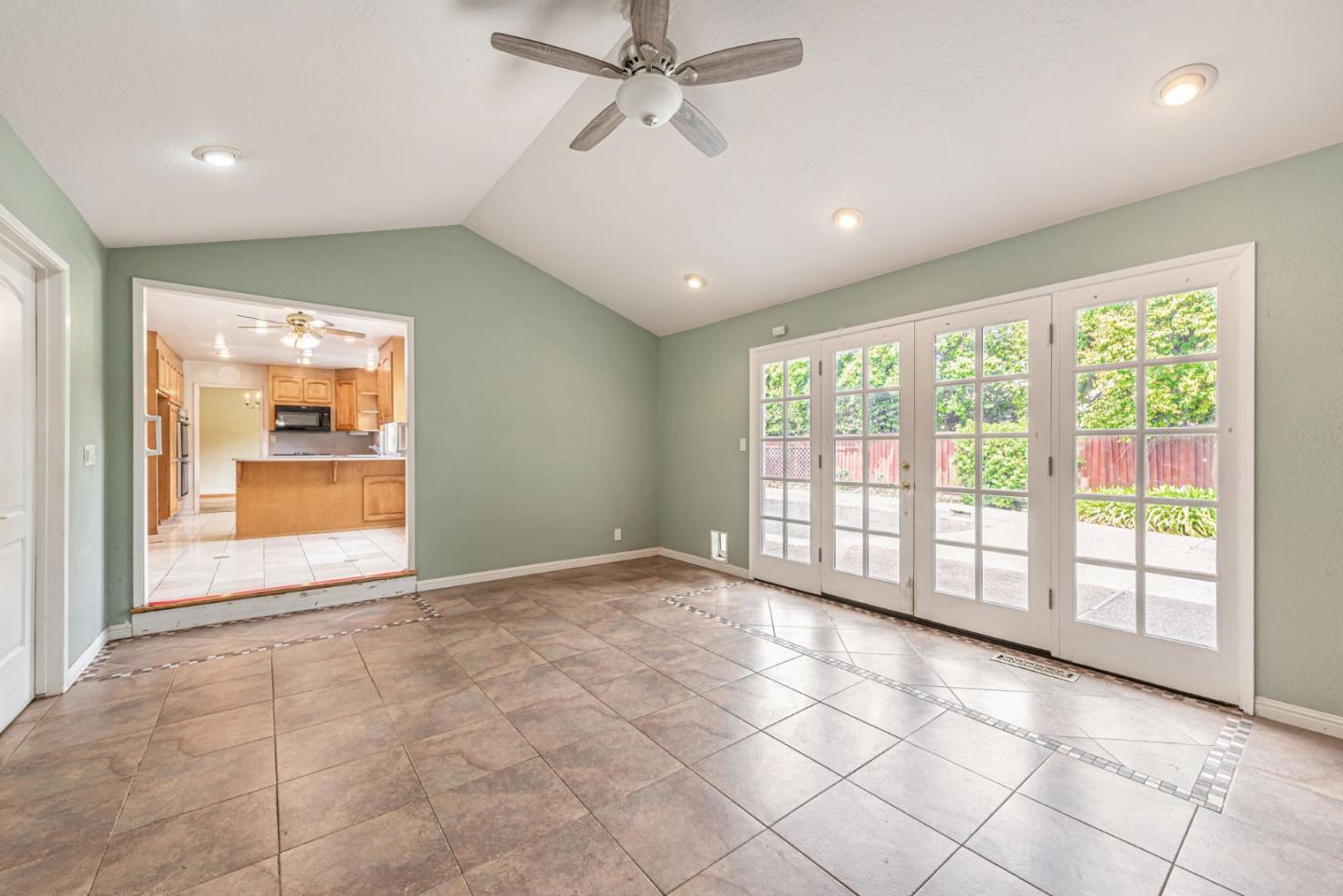 Detail Gallery Image 12 of 36 For 21719 Beaven Dr, Cupertino,  CA 95014 - 5 Beds | 2/1 Baths