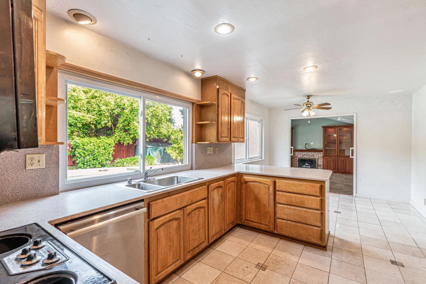 Detail Gallery Image 13 of 36 For 21719 Beaven Dr, Cupertino,  CA 95014 - 5 Beds | 2/1 Baths