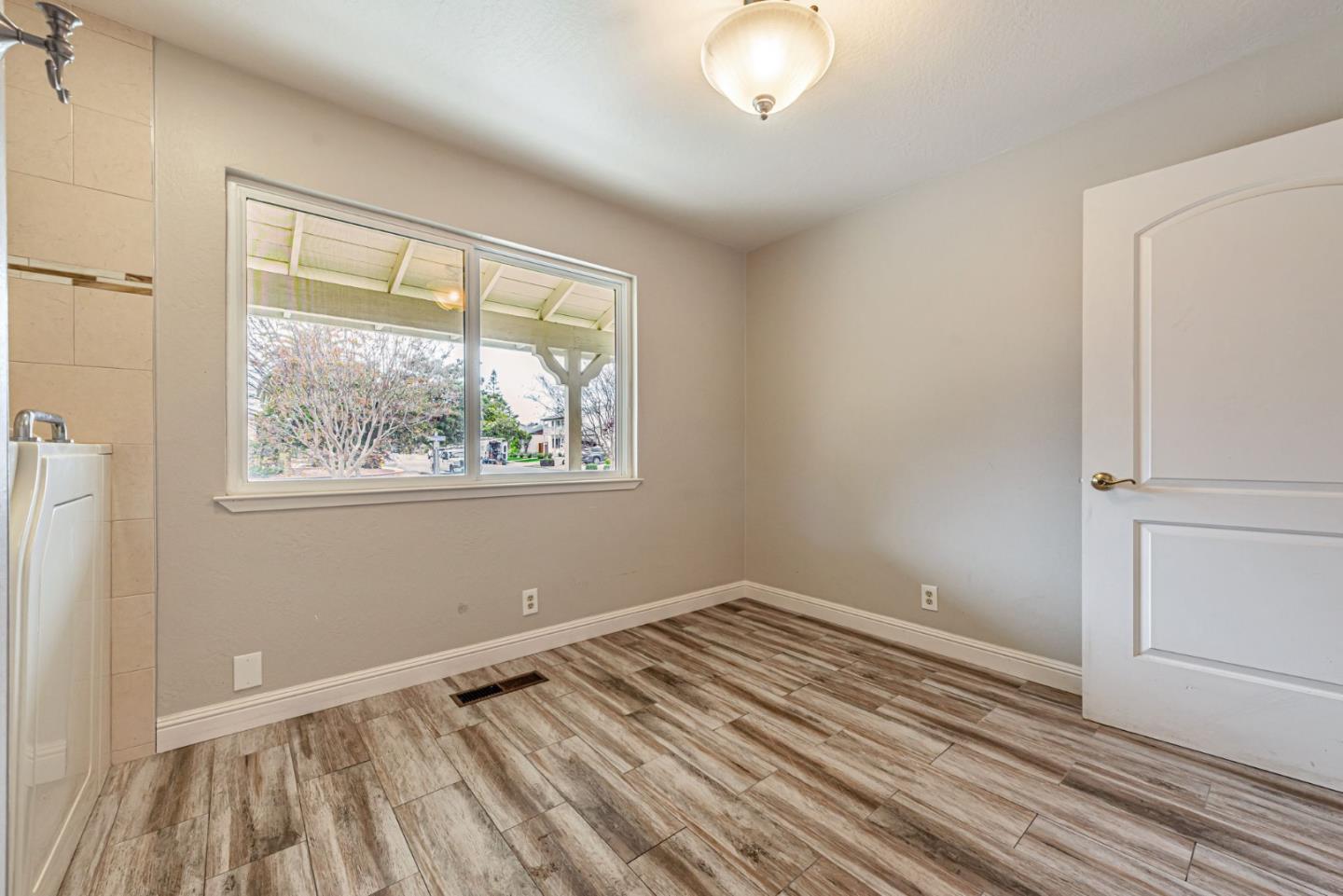 Detail Gallery Image 16 of 36 For 21719 Beaven Dr, Cupertino,  CA 95014 - 5 Beds | 2/1 Baths