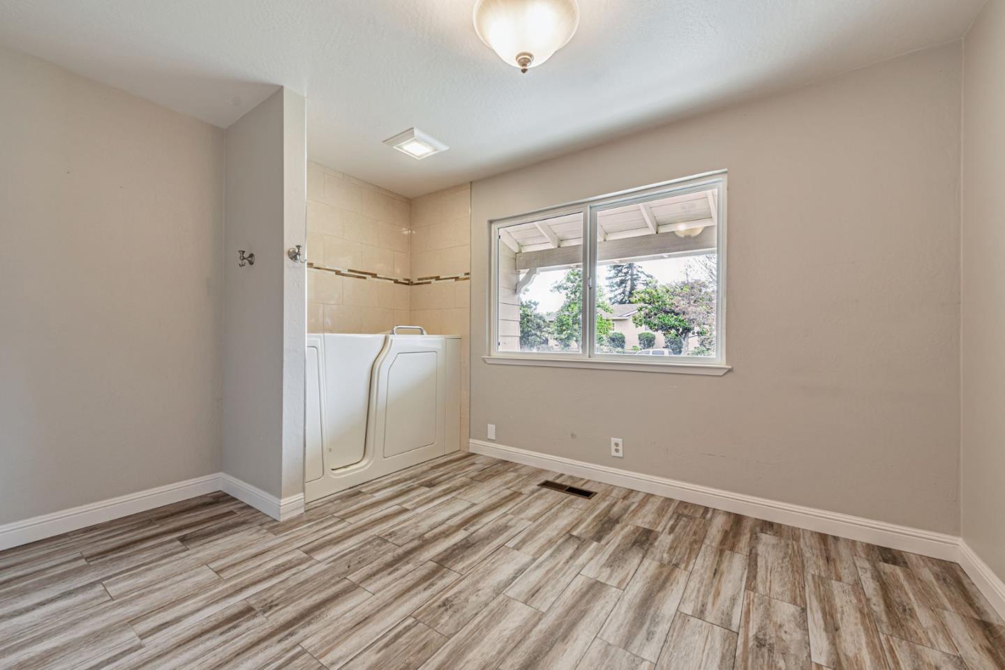 Detail Gallery Image 17 of 36 For 21719 Beaven Dr, Cupertino,  CA 95014 - 5 Beds | 2/1 Baths