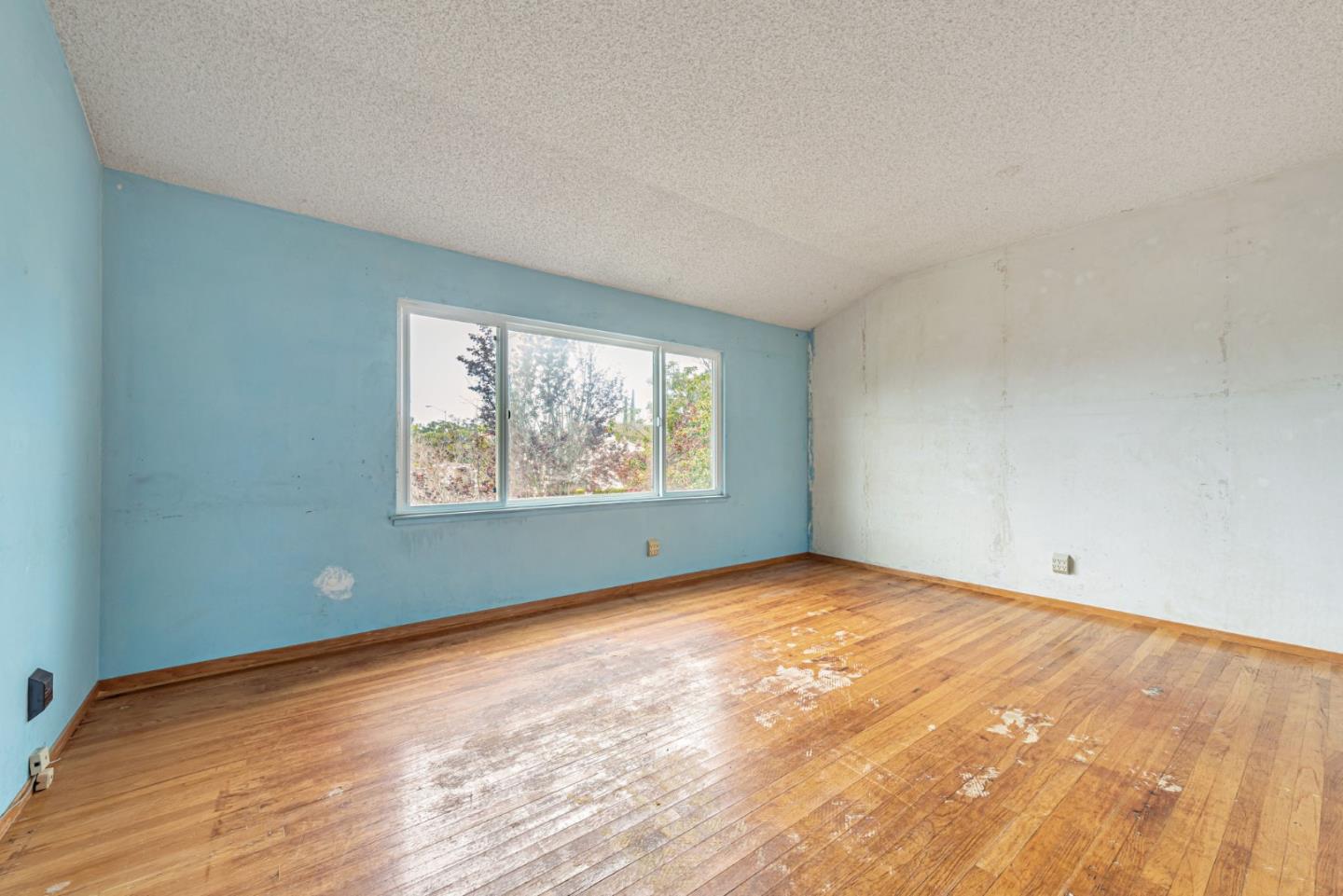 Detail Gallery Image 20 of 36 For 21719 Beaven Dr, Cupertino,  CA 95014 - 5 Beds | 2/1 Baths