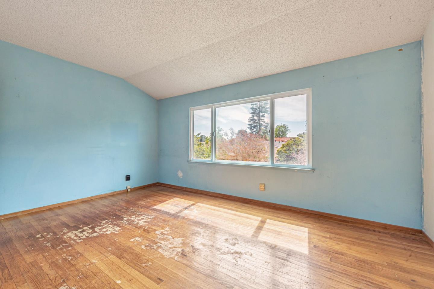Detail Gallery Image 21 of 36 For 21719 Beaven Dr, Cupertino,  CA 95014 - 5 Beds | 2/1 Baths