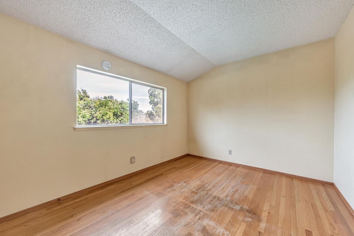 Detail Gallery Image 23 of 36 For 21719 Beaven Dr, Cupertino,  CA 95014 - 5 Beds | 2/1 Baths