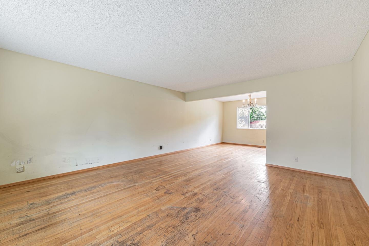Detail Gallery Image 5 of 36 For 21719 Beaven Dr, Cupertino,  CA 95014 - 5 Beds | 2/1 Baths