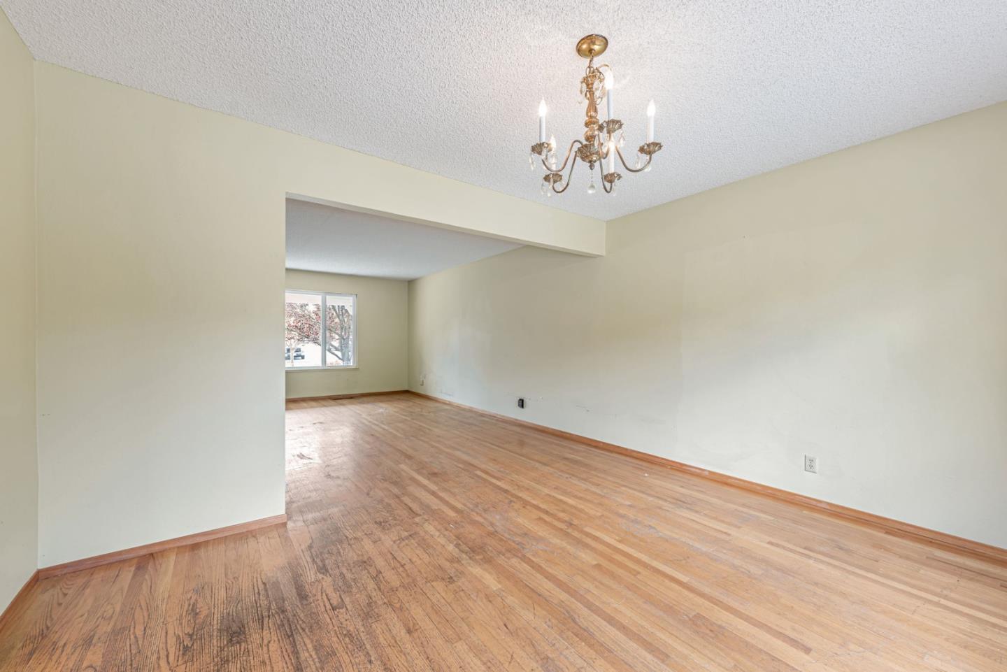 Detail Gallery Image 7 of 36 For 21719 Beaven Dr, Cupertino,  CA 95014 - 5 Beds | 2/1 Baths
