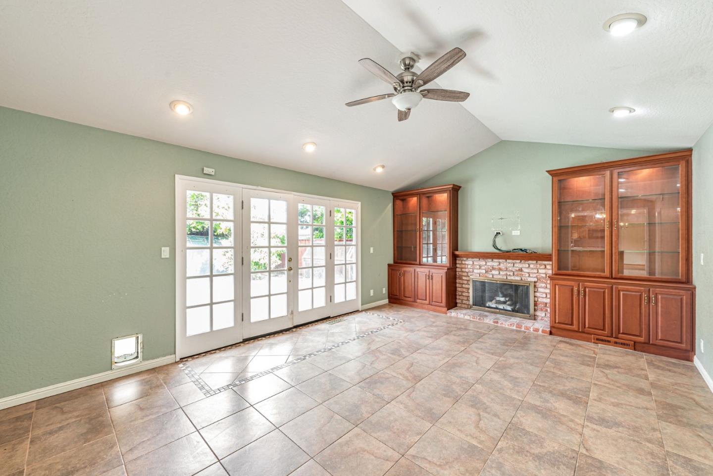 Detail Gallery Image 8 of 36 For 21719 Beaven Dr, Cupertino,  CA 95014 - 5 Beds | 2/1 Baths
